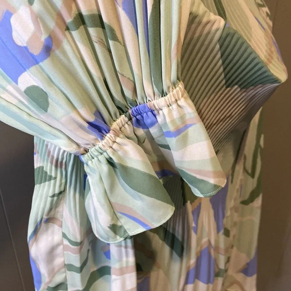 Nine West Women’s Plus 2X Blouse Top Pleated Top Bell Cuffs Abstract Print - Picture 4 of 7